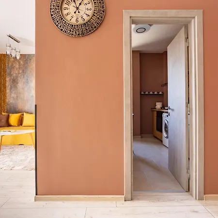 Luxury Sabina 35 * Бухарест